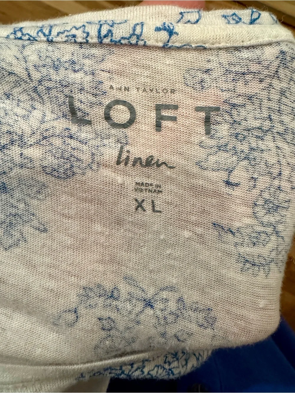 LOFT Linen Blue Floral Coastal Pocket Front Top Size XL - Picture 3 of 3